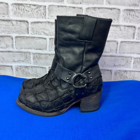 🦅BNIB/NWT |•FREEBIRD BY STEVEN•| DARCY Black Fish Short Boots Size 7 - Picture 4 of 14